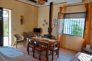 VIlletta indipendente con giardino e posto auto