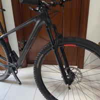 bici cube reation 29 carbono