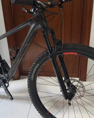 bici cube reation 29 carbono