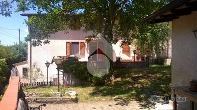 CASA DI CORTE A GUALDO TADINO