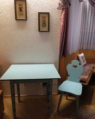 Angolo  Tirolese    Sedia  e >Tavolo