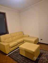 Divano ad angolo in pelle