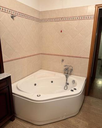 Vasca Idromassaggio angolare 140x140