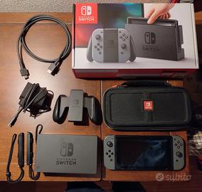 Nintendo Switch + Custodia