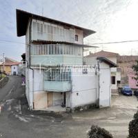 CASA SEMI-INDIPENDENTE CON AMPIO GIARDINO PRIVATO