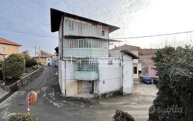 CASA SEMI-INDIPENDENTE CON AMPIO GIARDINO PRIVATO