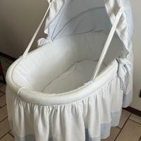 🍼 Culla bianca e azzurra con ruote