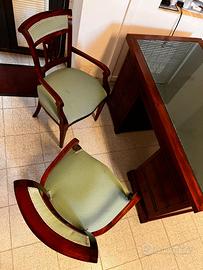 Due scrivanie stile antico con due sedie