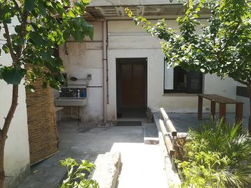 Abitazione semindipendente con giardino