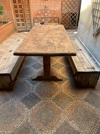 Tavolo in legno fatto da artigiano