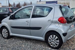 Toyota Aygo 1.4 turbodiesel 5 porte Sol 2009