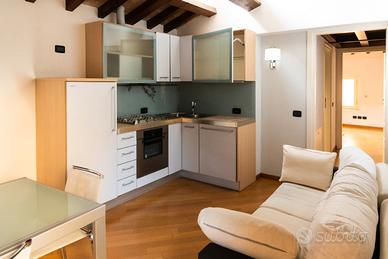 Appartamento mansardato con balcone e soppalco