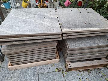 PIASTRELLE IN PIETRA NATURALE