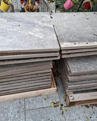 PIASTRELLE IN PIETRA NATURALE