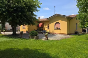 Villa di 550 m² con 5 locali e box auto doppio a G