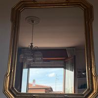 Specchio con cornice classica dorata in legno