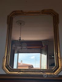 Specchio con cornice classica dorata in legno
