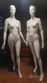 MOBILI ARREDAMENTO NEGOZIO, MANICHINI E CASSA