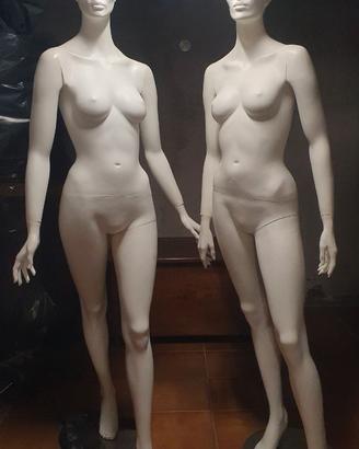 MOBILI ARREDAMENTO NEGOZIO, MANICHINI E CASSA