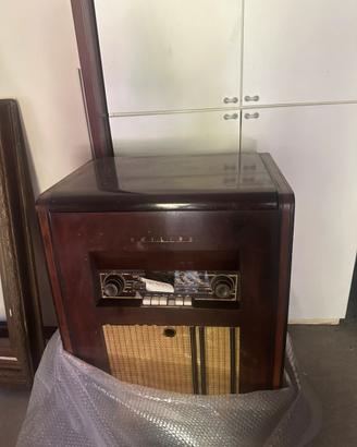 Radio Philips d’epoca a valvole in mobile di legno