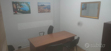 Stanze uso ufficio arredate