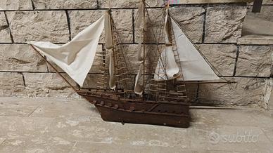 Veliero di legno lungo circa 90cm da restaurare