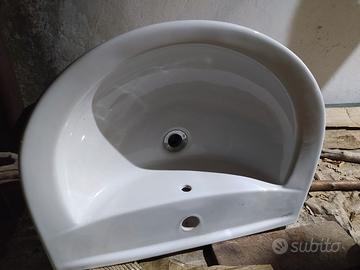 lavandino bagno sospeso