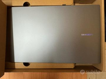 Galaxy Book 4 nuovo i3 8gb ram ddr4 256gb m2