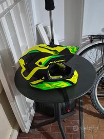 casco integrale stile motard colore verde lime/gia
