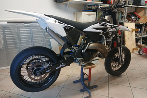 Motard 125 pista Yamaha tm