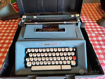 macchine da scrivere vari modelli anni 70 e 60