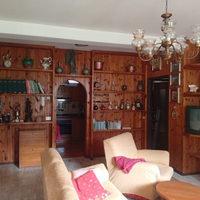 Capovalle intero piano di palazzina, ampio giardin