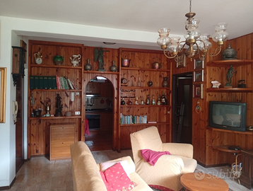 Capovalle intero piano di palazzina, ampio giardin