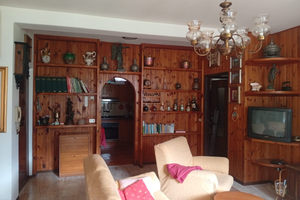 Capovalle intero piano di palazzina, ampio giardin