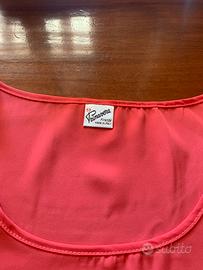 2  canottiere una rossa e una nera