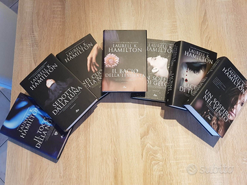 Laurell K. Hamilton - Meredith Gentry COME NUOVA