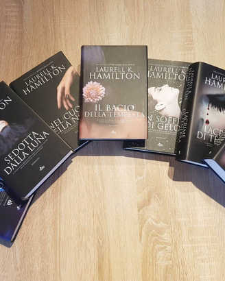 Laurell K. Hamilton - Meredith Gentry COME NUOVA