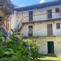 CASA DI CORTE A CASAPINTA