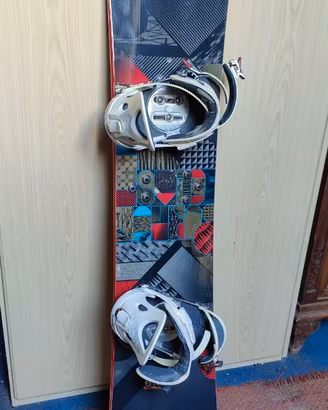 Snowboard BURTON + Attacchi RIDE in Alluminio