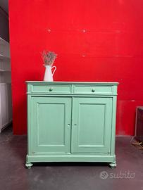 Credenza a due ante in stile provenzale