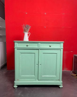 Credenza a due ante in stile provenzale