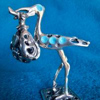 Cicogna in argento 800 con fagotto mobile e smalti