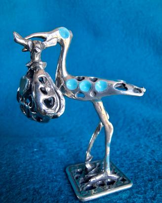 Cicogna in argento 800 con fagotto mobile e smalti