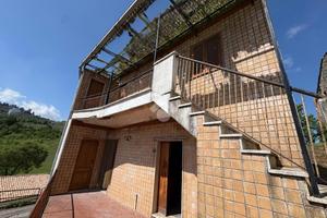 CASA SEMINDIPENDENTE A MONTE SAN GIOVANNI CAMPANO