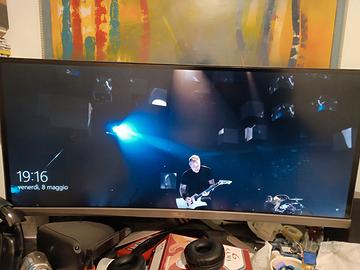 Monitor Asus Rog da 34 pollici curvo