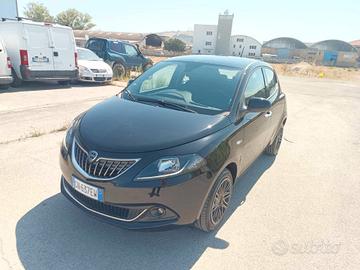 Lancia Ypsilon 1.0 FireFly 5 porte S&S Hybrid Silv