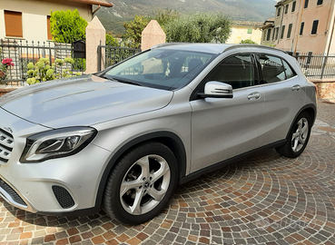 mercedes-benz  gla180 km 45000 circa.
