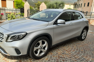 mercedes-benz  gla180 km 45000 circa.