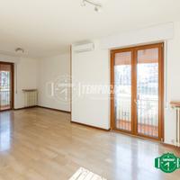 AMPIO TRILOCALE CON BOX E CANTINA