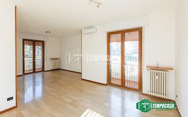 AMPIO TRILOCALE CON BOX E CANTINA